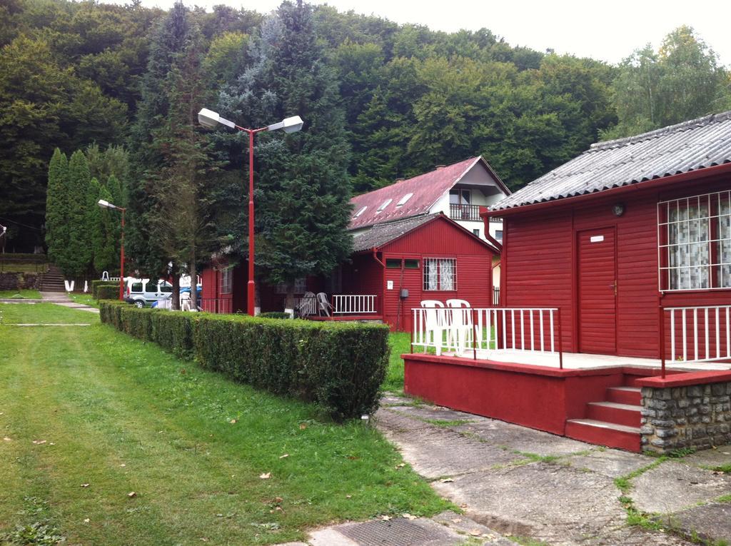 Mecsek-Lak Hotell Magyarhertelend Exteriör bild